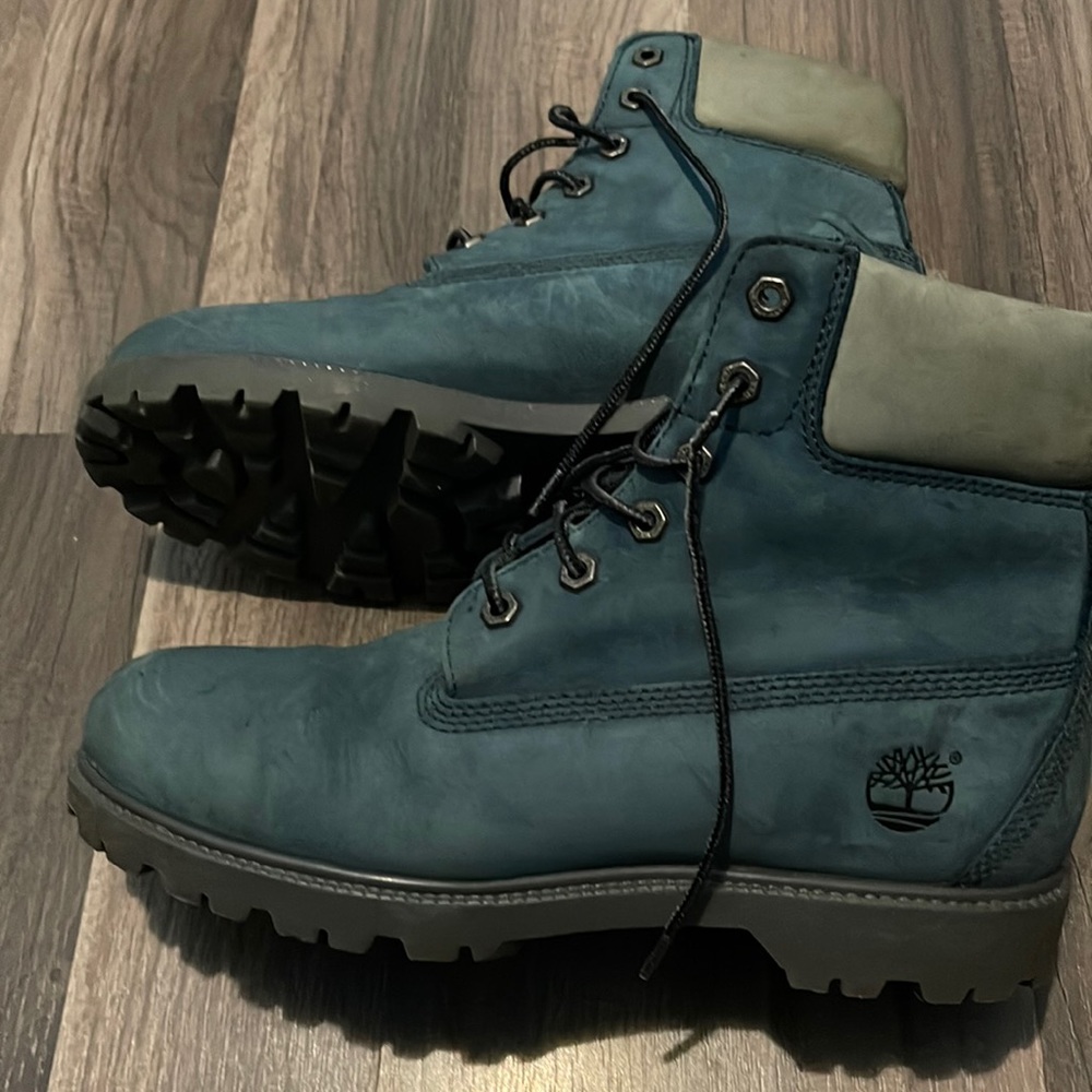 Good condition Timberland blue suede boots. Size 10
